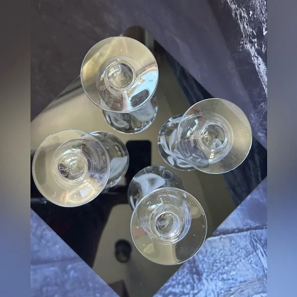 Set of 4 Mid- Century Etched Footed Floral Ice Tea/Water Glasses - Picture 6 of 11